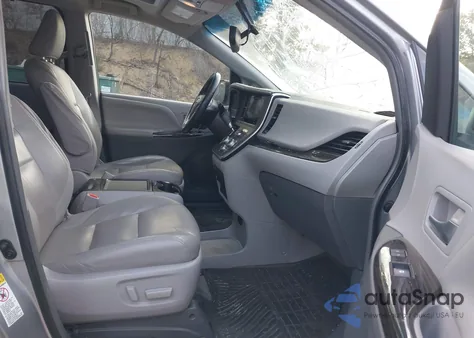 2015 Toyota Sienna Xle Premium 8 Passenger z USA, uszkodzony, nr VIN 5TDYK3DC2FS593269